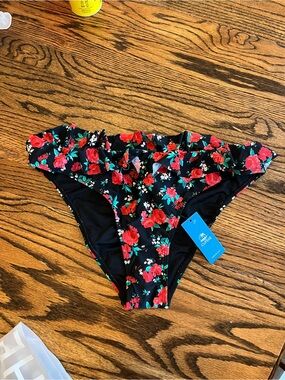 XL Cupshe Ruffle Swim Bottoms - Black with Red Floral NWT